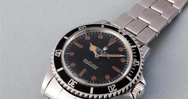 Rolex Submariner z bondovky Žít a nechat zemřít se prodaly za více než devět milionů korun.