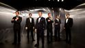 Všichni Bondové pohromadě v podobě šesti voskových figurín: Daniel Craig, Sean Connery, George Lazenby, Roger Moore, Timothy Dalton a Pierce Brosnan.