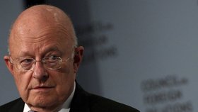 Ředitel zpravodajských služeb USA James Clapper rezignoval, oznámily zahraniční agentury. Ve funkci zůstane do konce Obamovy administrativy.