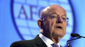 Ředitel zpravodajských služeb USA James Clapper rezignoval, oznámily zahraniční agentury. Ve funkci zůstane do konce Obamovy administrativy.