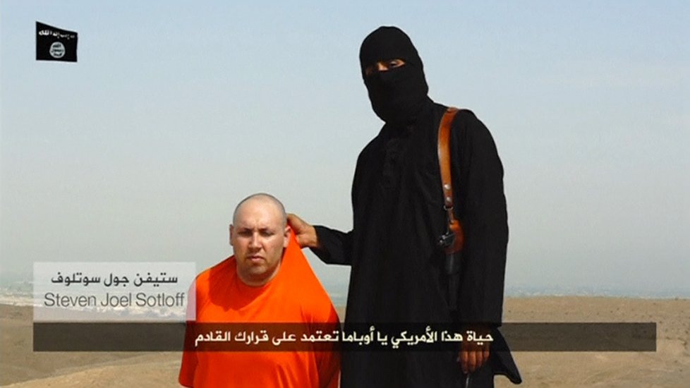 Islamista pohrozil, že pokud USA nestáhnou své jednotky z Iráku, bude popraven i novinář Steven Sotloff.