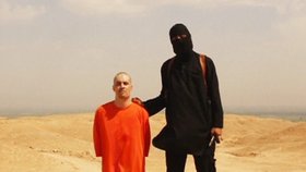 Celým civilizovaným světem otřáslo video, ve kterém terorista z IS (Islámský stát) uřízne hlavu americkému novináři Jamesi Foleymu.
