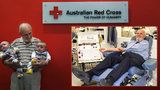 Australan daroval krev 60 let. Zachránil 2,4 milionu dětí