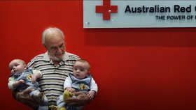 James Harrison (84) svůj život zasvětil darování své zázračné krve, kterou pomohl zachránit na 2,5 milionu ještě nenarozených životů.