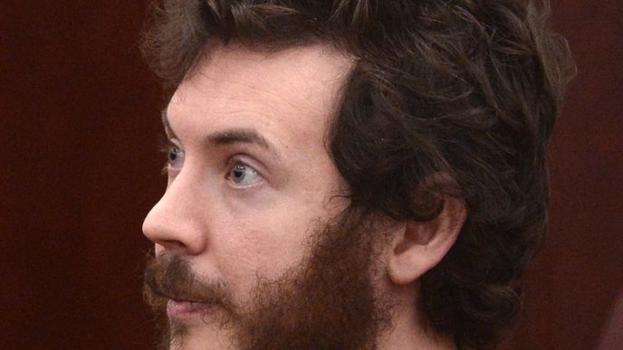 James Holmes stanul před porotou, ta jej uznala vinným.