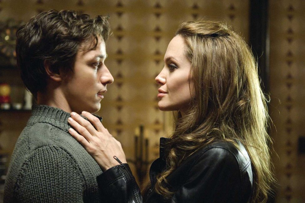 James McAvoy s Angelinou Jolie ve filmu Wanted