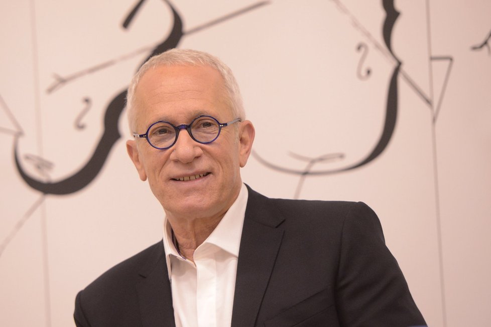 Hudební skladatel James Newton Howard na tiskové konferenci v Praze