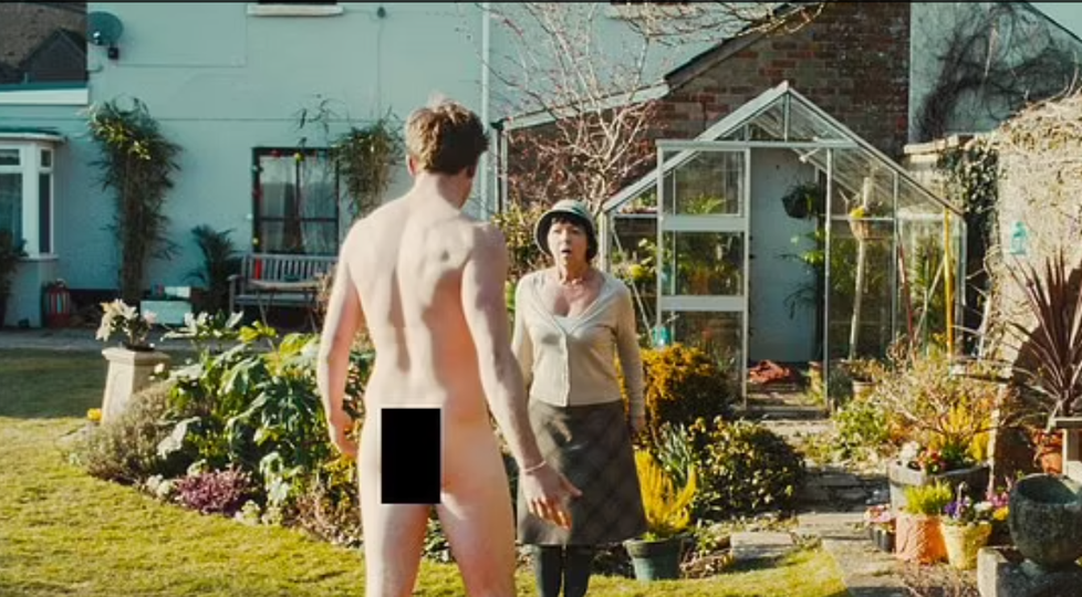 James Norton a jeho nahá jóga v zahradě