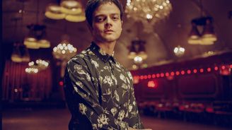 Jamie Cullum, britský zpěvák a klavírista přezdívaný “Sinatra v teniskách”, vystoupí poprvé v Praze