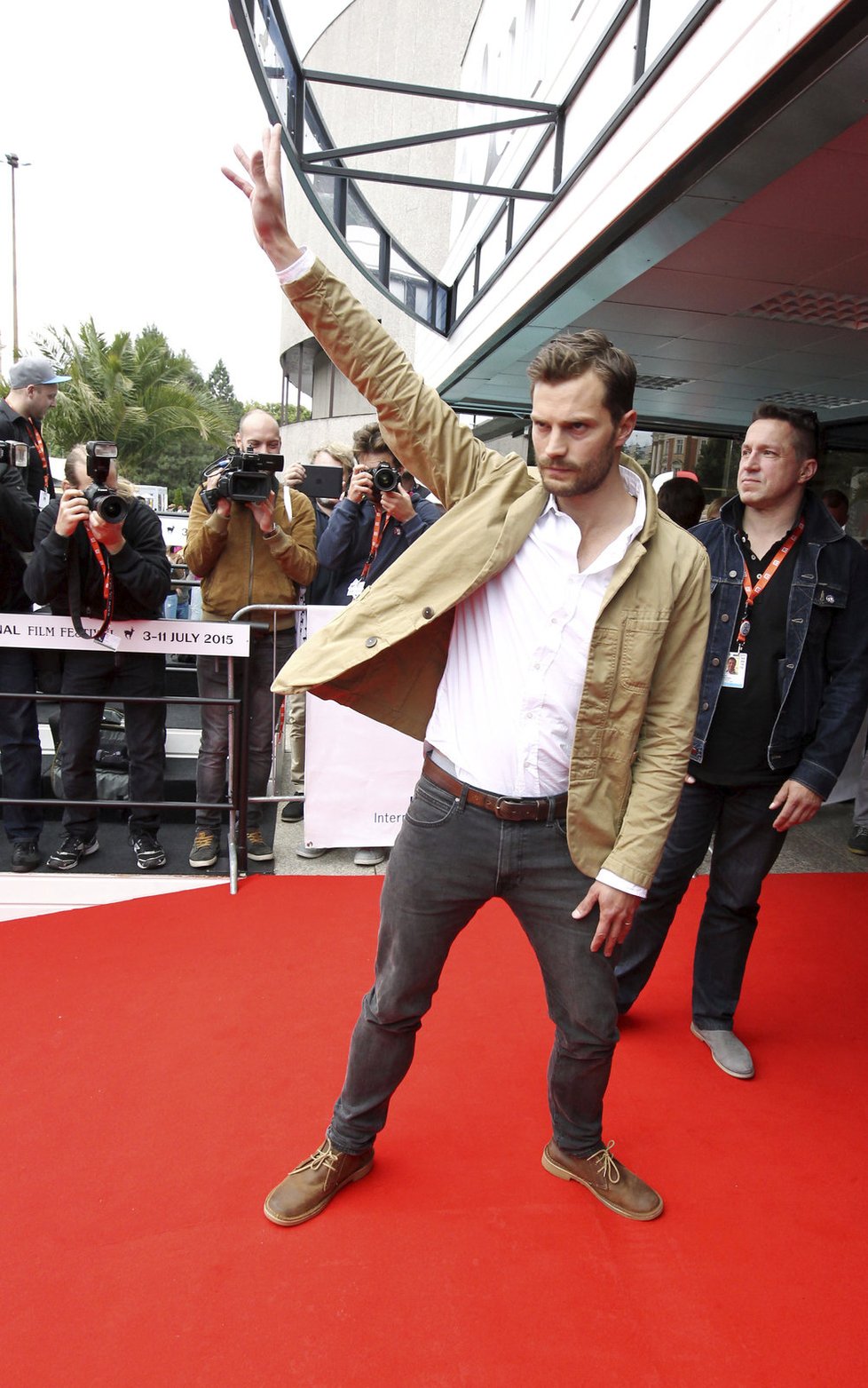 Jamie Dornan na festivalu v Karlových Varech.