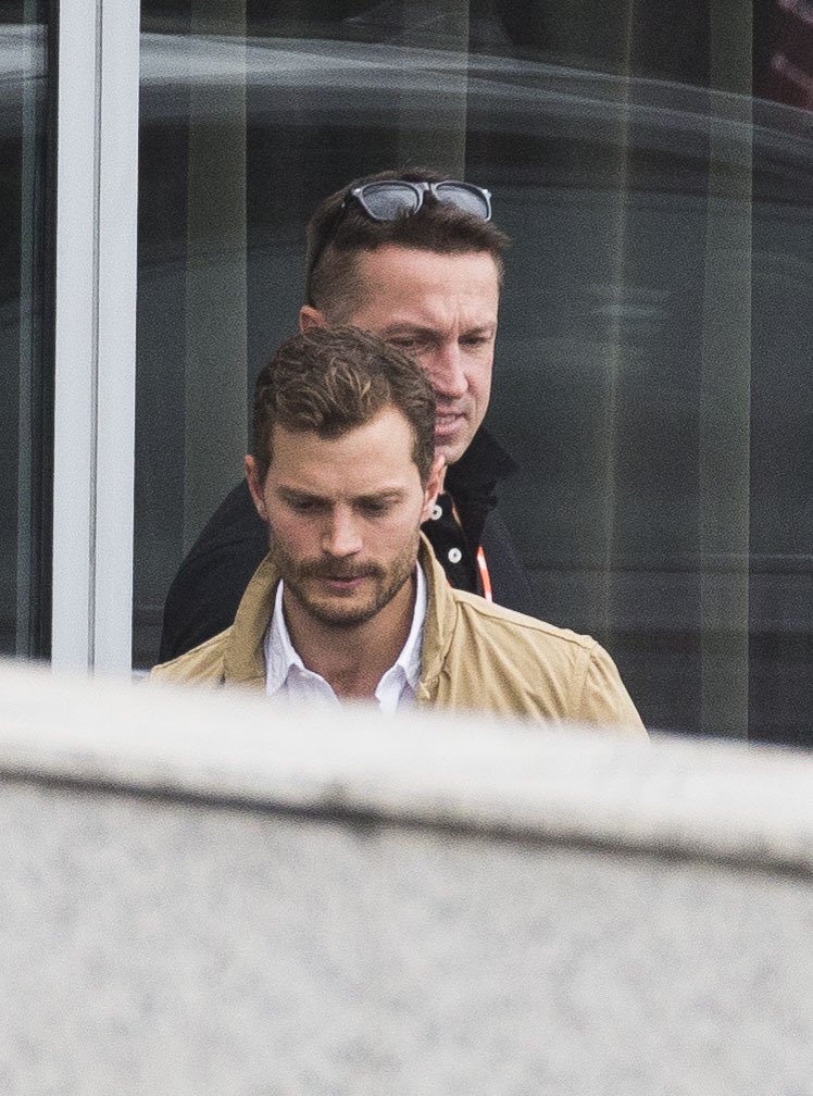 Jamie Dornan krátce po přistání v Praze