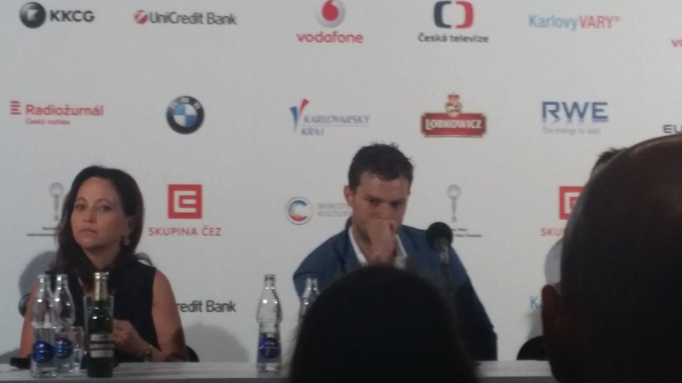 Jamie Dornan na tiskové konferenci k filmu Anthropoid