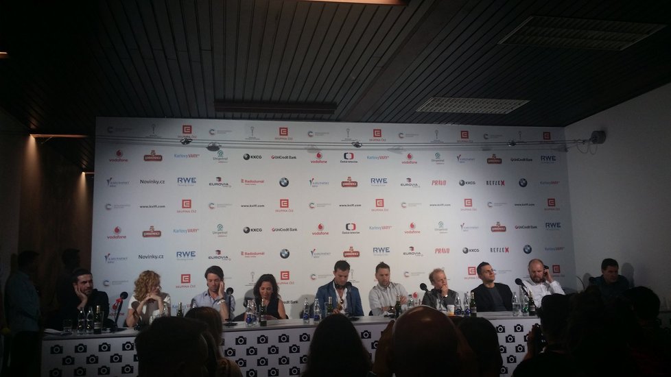 Jamie Dornan na tiskové konferenci k filmu Anthropoid