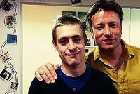 Pedofil, který znásilnil dvanáctiletou dívku: Zaměstnal ho kuchař Jamie Oliver!