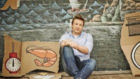 Kuchař Jamie Oliver dokazuje, že delikatesy se dají připravit i levně.