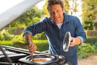 Další rána pro restaurace Jamieho Olivera: Vařili zkažené maso