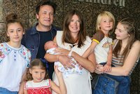 Jamie Oliver je pětinásobným otcem: Pupeční šňůru syna přestřihly starší dcery