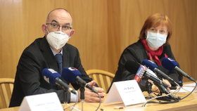 Jan Blatný a hlavní hygienička Jarmila Rážová na tiskovce ministerstva zdravotnictví (13.11.2020)