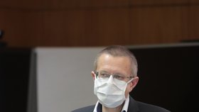 Šéf statistiků ÚZIS Ladislav Dušek na tiskovce ministerstva zdravotnictví (13. 11. 2020)