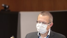 Šéf statistiků ÚZIS Ladislav Dušek na tiskovce ministerstva zdravotnictví (13. 11. 2020)