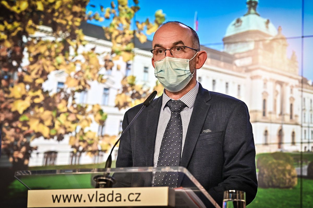 Tisková konference po jednání vlády: ministr zdravotnictví Jan Blatný