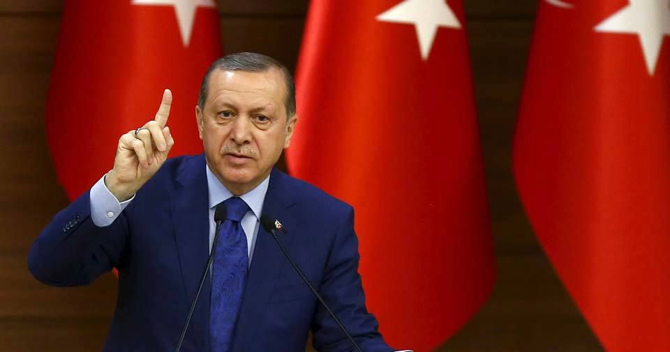 Erdogan pronásleduje novináře v Evropě: Německo souhlasí se stíháním komika