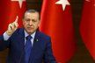 Erdogan pronásleduje novináře v Evropě: Německo souhlasí se stíháním komika
