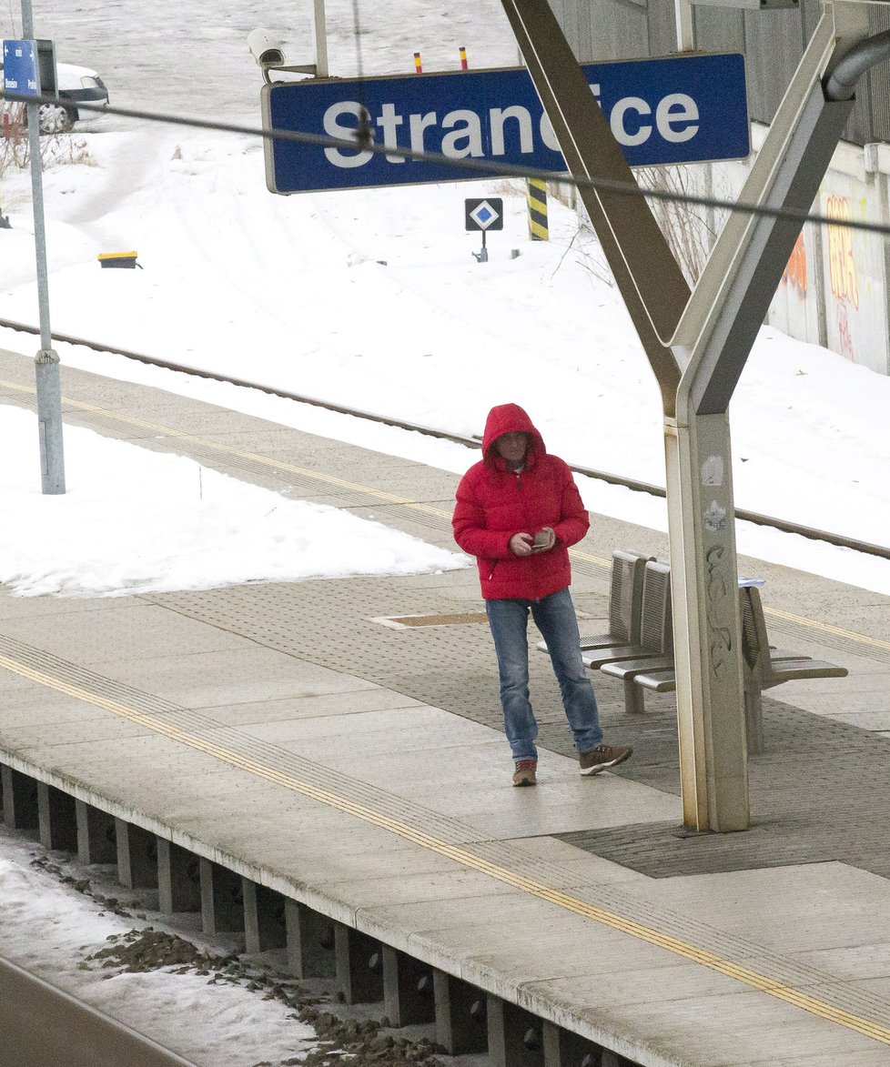 Jan Čenský čekal na nádraží ve Strančicích na vlak do Pyšel.