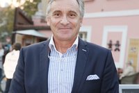 Problémy s pamětí? Čerstvý šedesátník Jan Čenský zapomněl jméno své ženy!