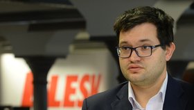 Exministr pro legislativu Jan Chvojka (ČSSD) chce omezit lobbisty i politiky, kteří s nimi jednají. "Lobbing není sprosté slovo," dodává.