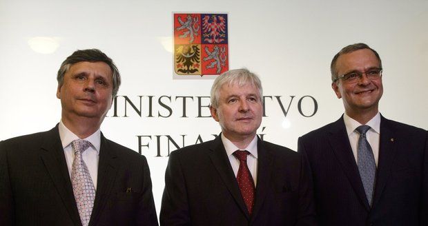 Ministr financí Jan Fischer, premiér Rusnok a exministr Kalousek