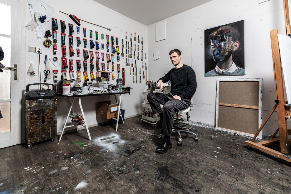 Zastavit čas v pětačtyřiceti metrech čtverečních. Kde tvoří Jan Gemrot svá hyperrealistická plátna Zastavit čas v pětačtyřiceti metrech čtverečních. Kde tvoří Jan Gemrot svá hyperrealistická plátna