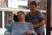 Honzu srazil kamion a ujel: Už 13 let je v kómatu! Obětavá máma shání peníze na léčbu