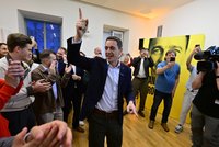 Grolich slavil vítězství tanečkem: V bitvě o Senát uspělo i Kubovo Naše Česko!