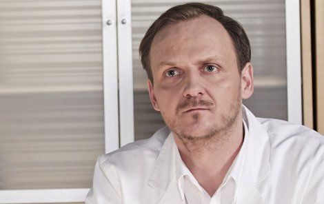 Jan Hájek si zatím zahrál menší role v seriálech Specialisté či Bohéma.