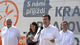 ČSSD zahájila kampaň ve Stochově na Kladensku. Jan Hamáček tam "vyvezl" ministry Maláčovou, Tomana a Staňka