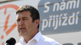 O důvěru v další členy vedení strany by se hlasovat nemělo, tvrdí předseda ČSSD Hamáček