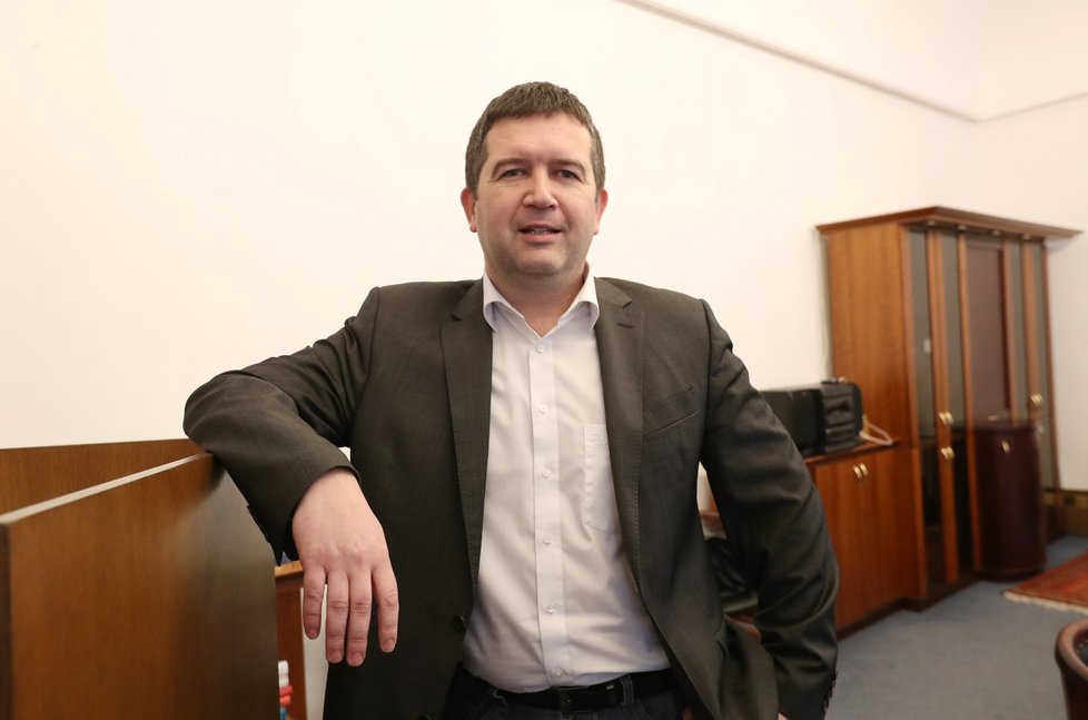 Jan Hamáček je dosavadním místopředsedou ČSSD. Na stranickém sjezdu v Hradci Králové kandiduje do čela České strany sociálně demokratické