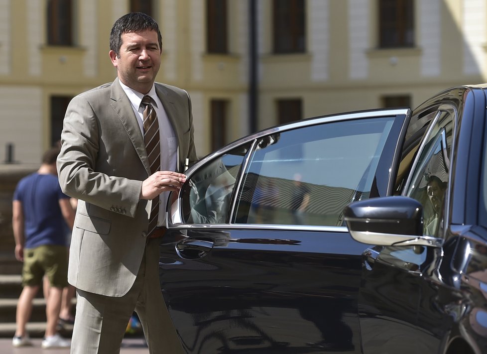 Předseda ČSSD Jan Hamáček seznámil prezidenta Miloše Zemana na čtvrteční schůzce v Ostravě s návrhy jmen sociálnědemokratických ministrů do nové vlády.