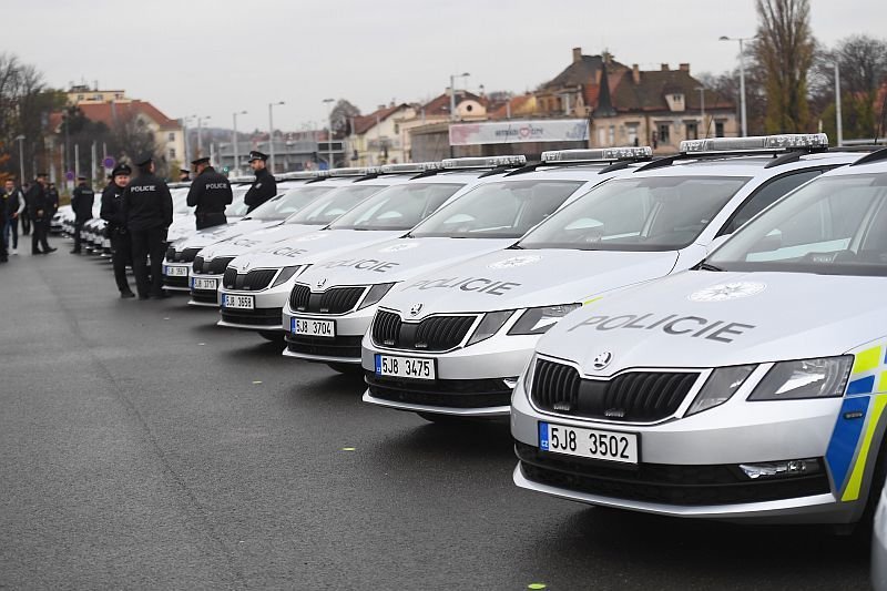 Ministr vnitra Jan Hamáček (ČSSD) na Letenské pláni předl 80 nových aut policii