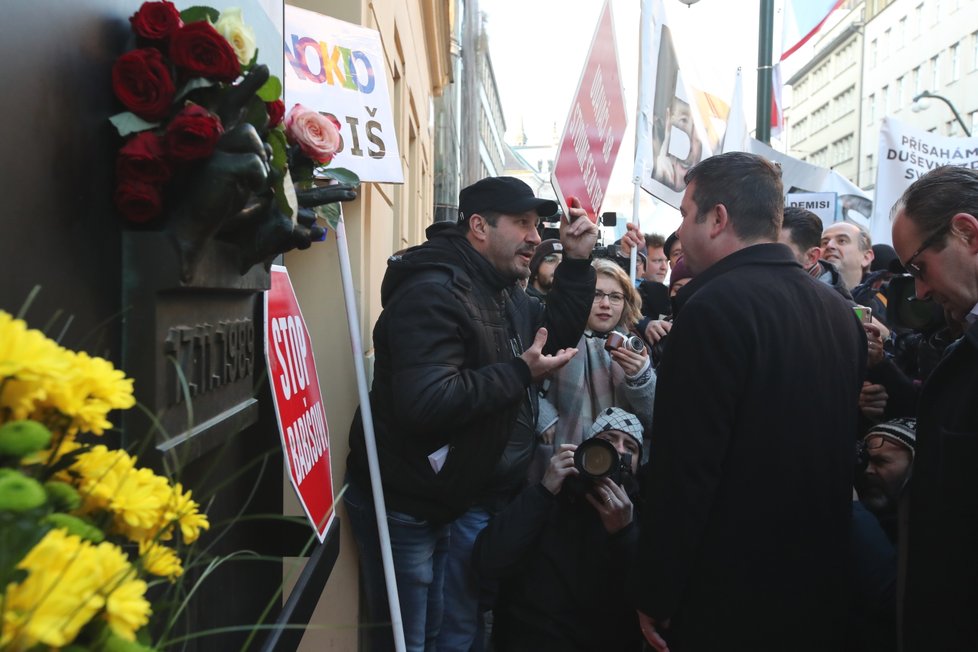 Ministr vnitra Jan Hamáček (ČSSD) na Národní třídě