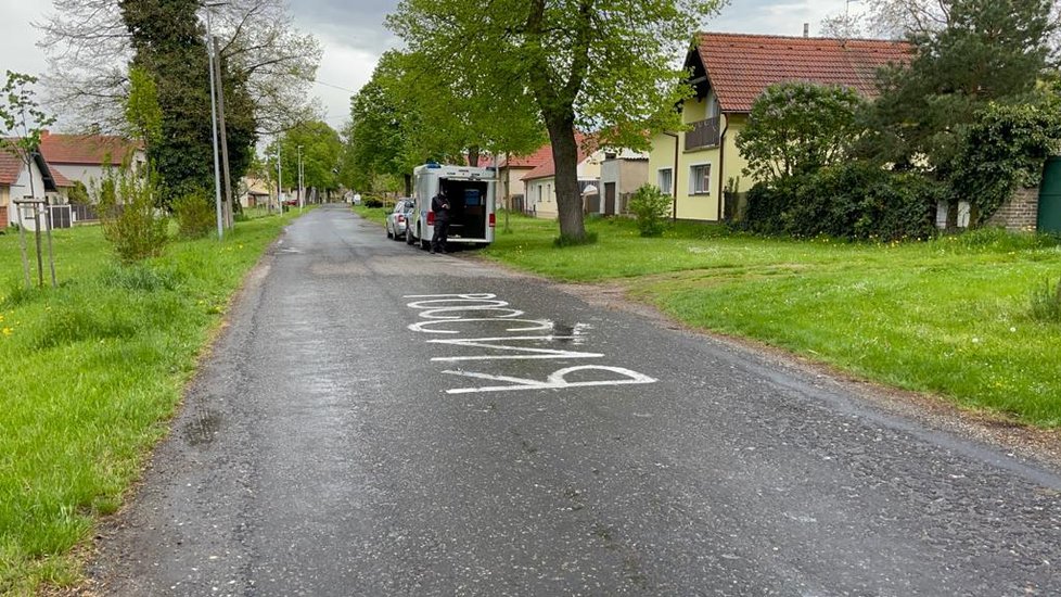 U domu Jana Hamáčka někdo namaloval azbukou nápis Rusko.