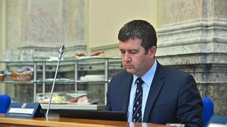 Ministři za ČSSD se při hlasování o rozpočtu zdrželi