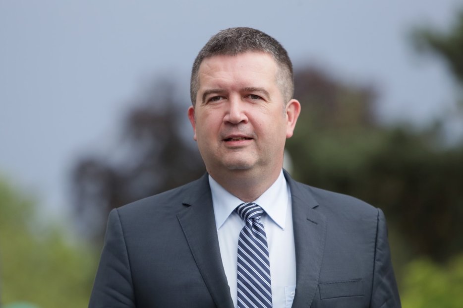 Hamáček povýšil. Exministr vnitra se stal „specializovaným manažerem“ zbrojaře Strnada