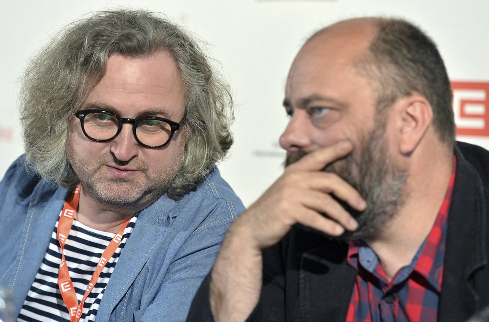 Režisér Jan Hřebejk (49) a scenárista Petr Jarchovský (49).
