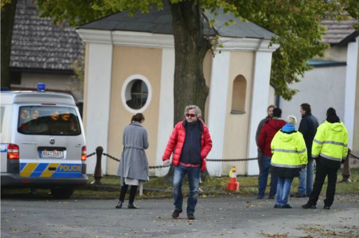 Režisér Hřebejk na místě nehody ve Vinařicích u Berouna.