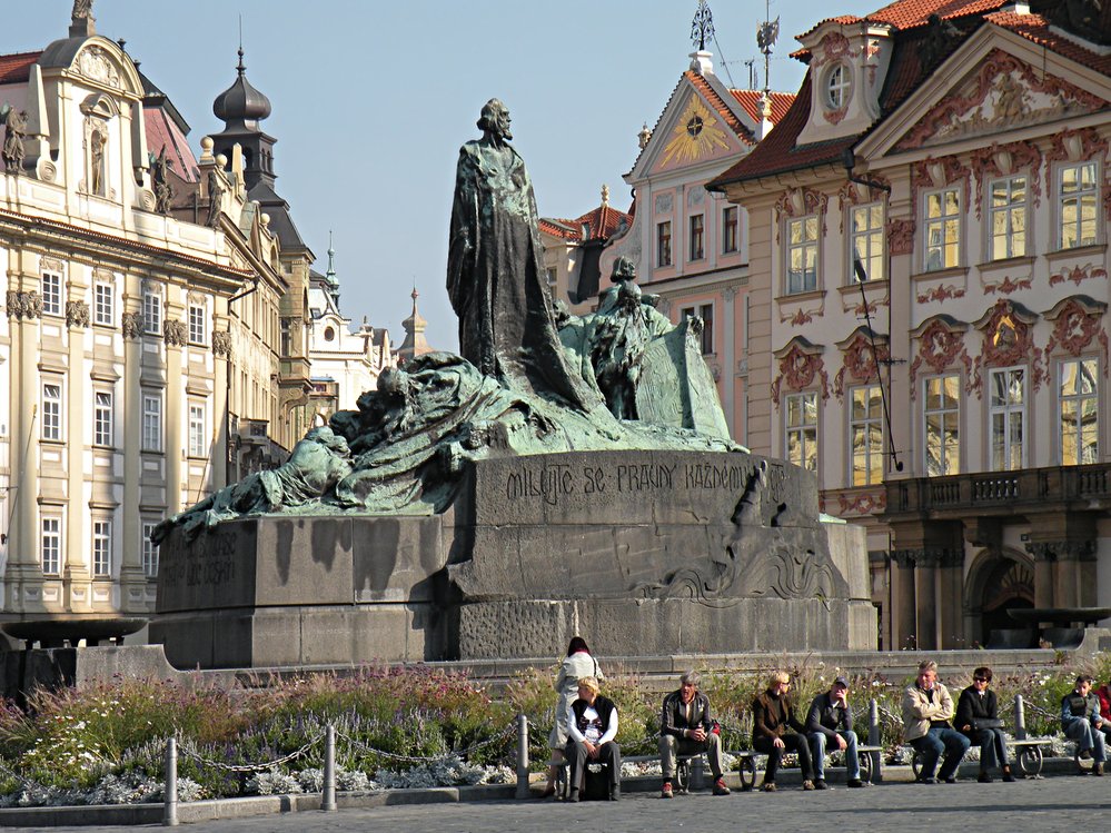 Pomník mistra Jana Husa na Staroměstském náměstí v Praze