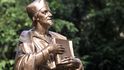 Nedaleko evangelického kostela na Komenského náměstí v Novém Městě na Moravě odhalili 5. července bronzovou sochu mistra Jana Husa odlitou podle modelu, který vytvořil tamní rodák Jan Štursa.