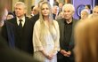 Pohřeb herce Jana Kačera - Sabina Králová a Alois Švehlík Pohřeb herce Jana Kačera - Sabina Králová a Alois Švehlík