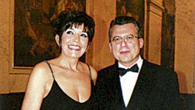 Exprimátor Prahy se rozvedl za svého působení v čele magistrátu. Krátce po rozvodu se v listopadu roku 2000 oženil se svou bývalou tiskovou mluvčí Terezií Jungrovou rozenou Bienertovou (vnučkou novináře Ferdinanda Peroutky).